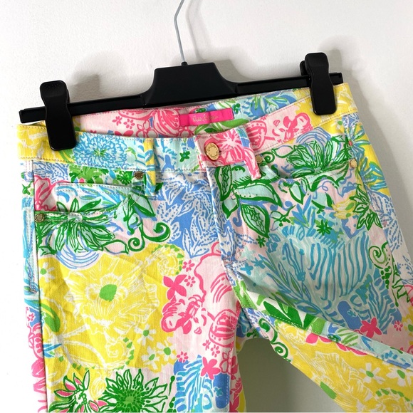 ⭐️Host Pick⭐️ Lilly Pulitzer Bright Floral Print Jeans - Picture 3 of 9